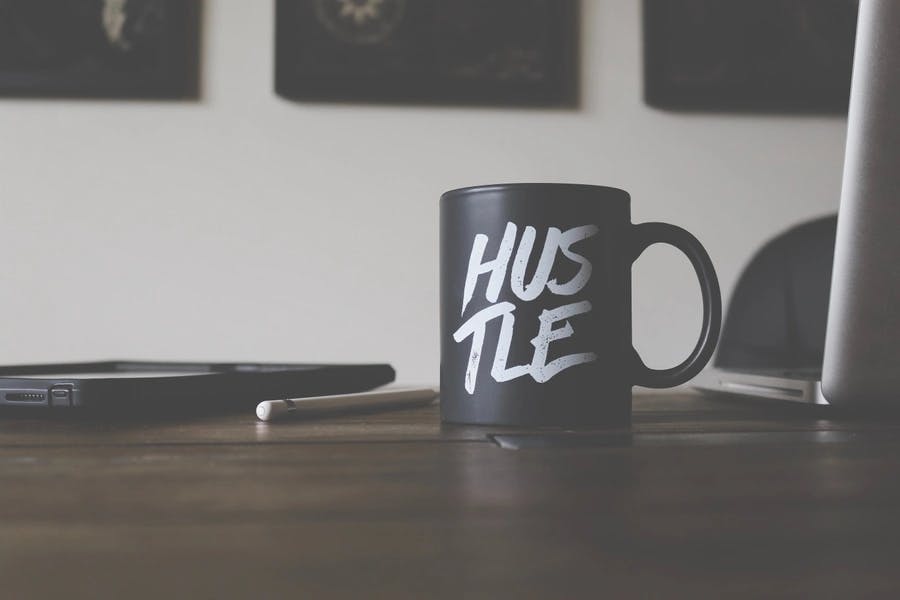 A guide to starting a side hustle post photo